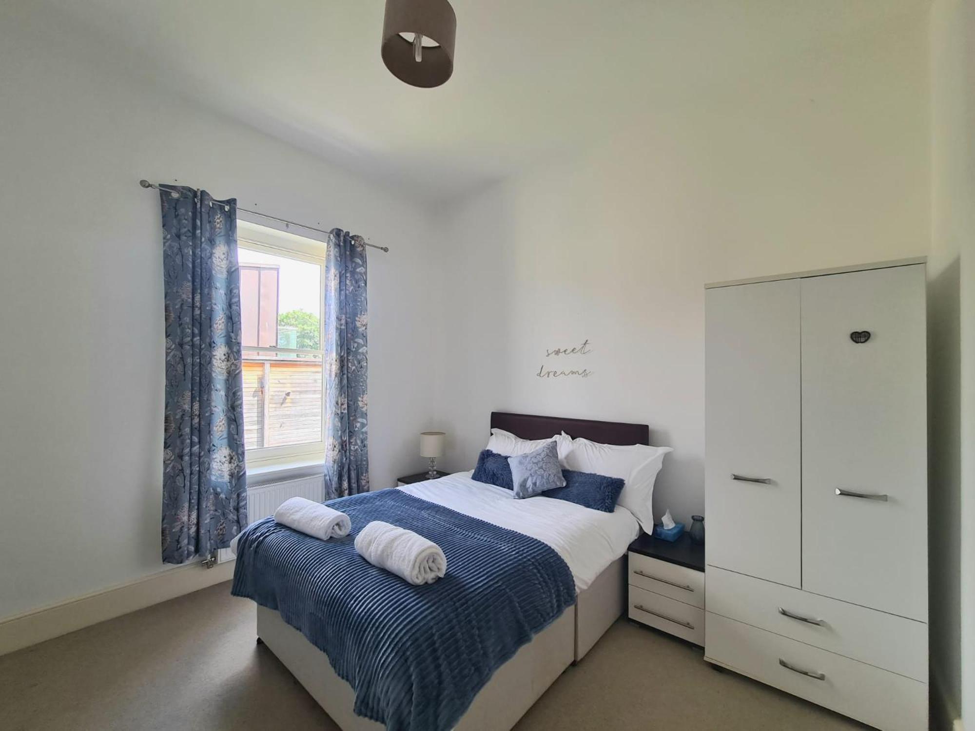 3 Bedroom Flat *